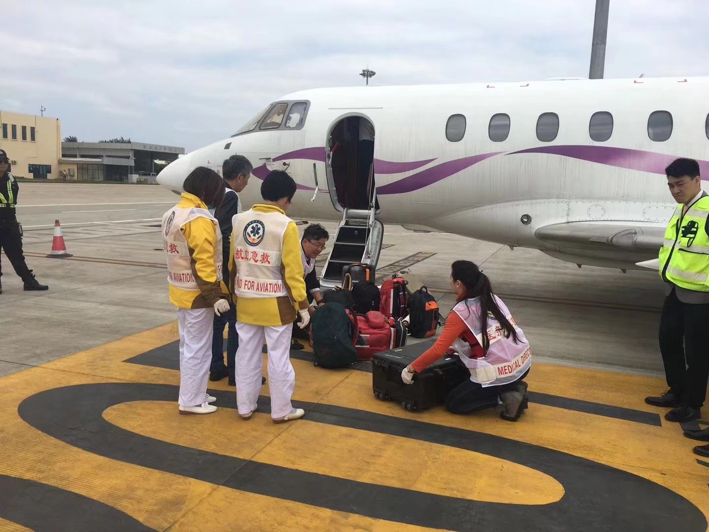 滁州香港出入境救护车出租
